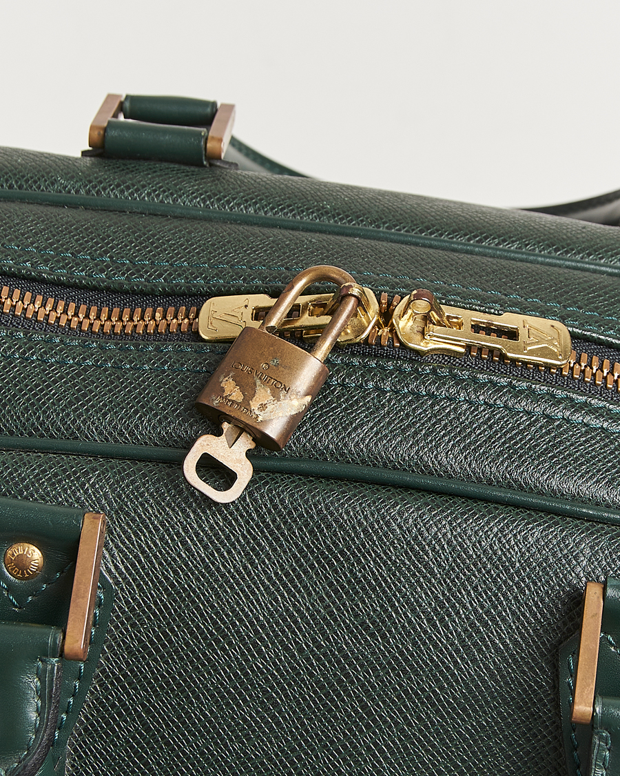 Mies | Louis Vuitton Pre-Owned Taiga Kendall GM Weekend Bag Green | Louis Vuitton Pre-Owned | Taiga Kendall GM Weekend Bag Green