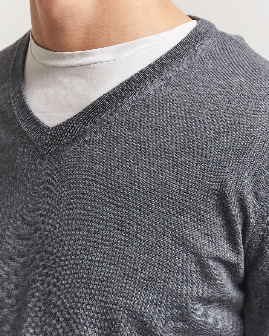 Mies | Puserot | BOSS BLACK | Melba Wool V-Neck Pullover Medium Grey